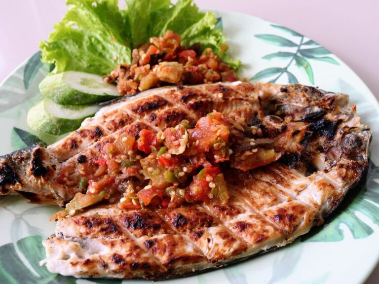 Pecak Bandeng: Kelezatan Ikan Bandeng dalam Sambal Pecak yang Pedas