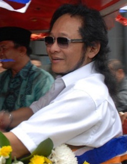 Profil Penyanyi Legendaris Deddy Dores