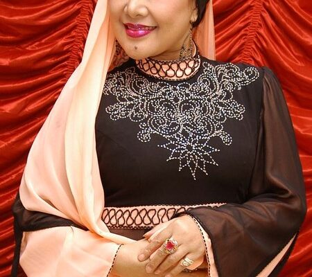 “Profil Penyanyi Legendaris Elvi Sukaesih”