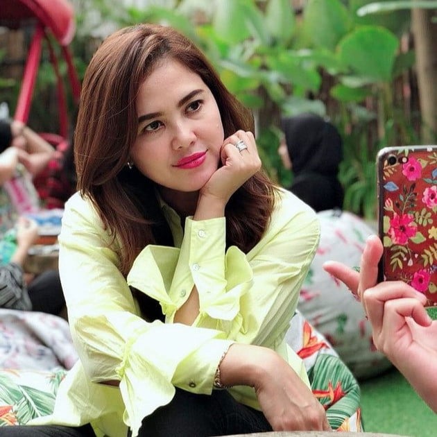 Profil Penyayi Nelly Agustin: Perjalanan dan Prestasinya